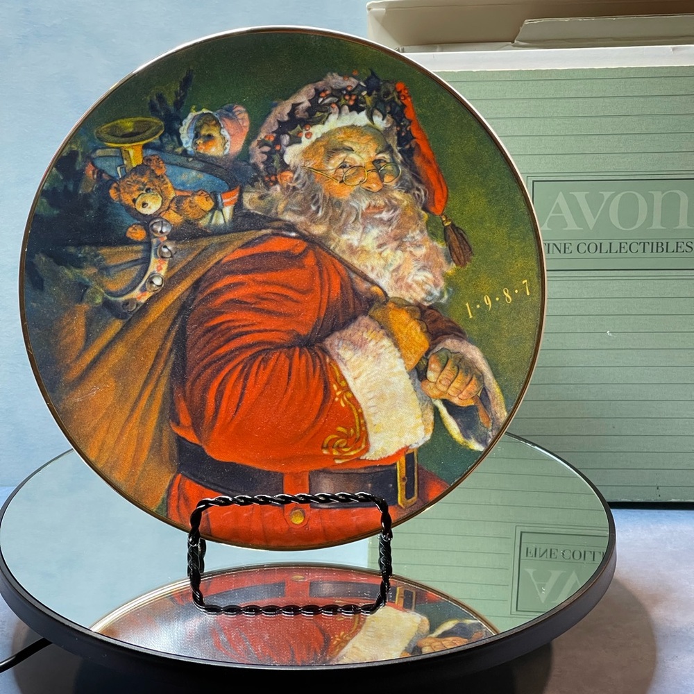 Vintage Avon 1987 Christmas Plate with Gold Trim